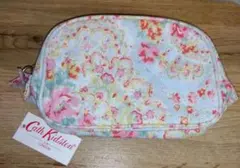 Cath Kidston　キャスキッドソン　キルティングポーチ　フラワープリントのサムネイル