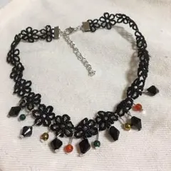 ビーズ付きチョーカー