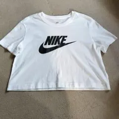 NIKE 半袖クロップド　Tシャツ　 ホワイト　丈短め　レディース