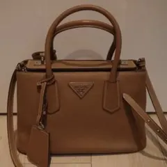 【極美品】PRADA プラダ サフィアーノ レザー ハンドバック　2WAYバッグ