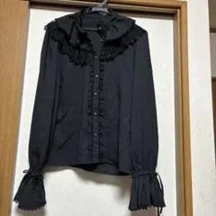 フリル付きブラックシャツのサムネイル