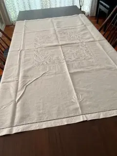 新品 手刺繍入り テーブルクロス　Ninh Khuong Table Cloth 新品 手刺繍入り テーブルクロス Ninh Khuong Table Cloth