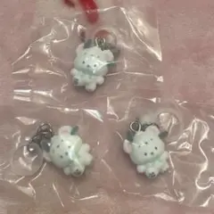 サンリオ　ガチャガチャ　めじるしアクセサリー　ふわふわスノー　ポチャッコ　３個