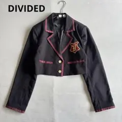 【ディバイデッド】テーラードジャケット　ショート丈　ワッペン　オシャレ（XS）