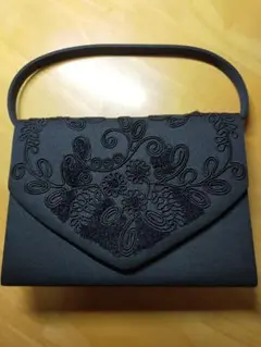 ブラックフォーマルバッグ刺繍デザイン
