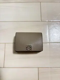 ロエベ アナグラムトライフォールドウォレット