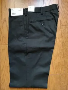 6/7だけ価格【UNIQLO 】スラックス ブラック 73cmのサムネイル