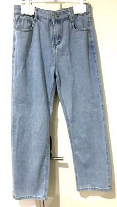 ライトブルーストレートデニムパンツ