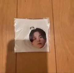 treasure アサヒ　顔アクキー