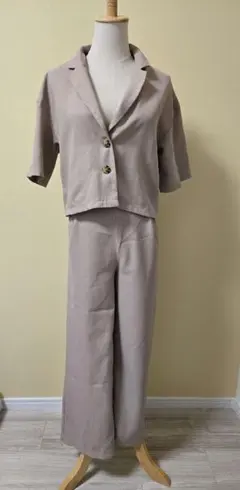 年末処分予定 半袖ベージュセットアップ