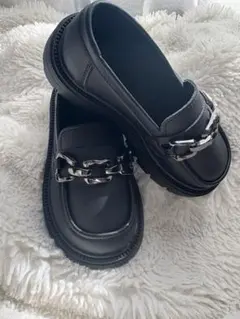 ブラック チェーン付きローファー厚底