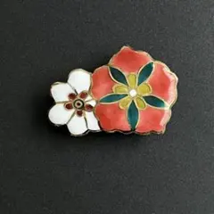 帯留14 赤い花と白い花