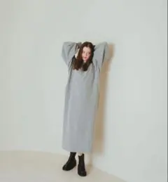 【美品】PINUE グレー 長袖 ロングワンピース 2025福袋限定のサムネイル