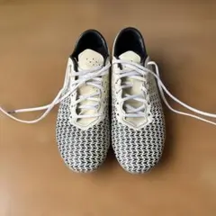 Under Armour サッカースパイク ホワイト ブラックのサムネイル