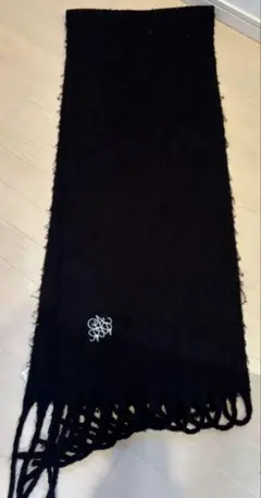 ADRER マフラー キレイめ シンプル ブラック ワンポイント