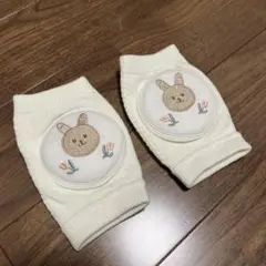 【新品未使用】うさぎ刺繍　アイボリー　膝当て　ハイハイ　赤ちゃん　セーフティー