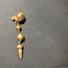 片耳揺れるイヤリング(刻印無いのですがモネロング)