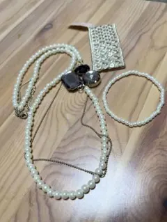 アクセサリーセット（ネックレス・ブレスレット・ヘアアクセサリー）