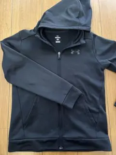 Under Armour ブラックパーカー 150サイズ