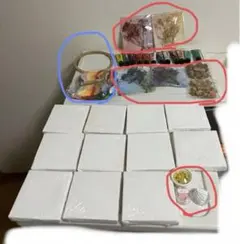 ハンドメイド用品（ミニキャンバス、アクリル絵の具、ドライフラワー小花）のセット