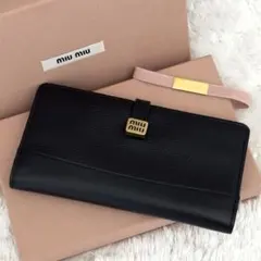 極上美品⭐️RFID内蔵 MIUMIU ミュウミュウ 財布 ゴールド金具 ロゴのサムネイル