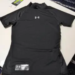 UNDER ARMOUR ブラック アンダーシャツ YLG
