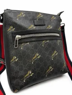 GUCCI GGスプリーム タイガー ショルダーバッグ 虎柄　ブラックのサムネイル