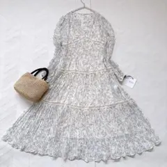 Herlipto Monotone Floral Pleated Dressのサムネイル