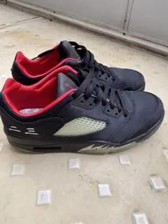 エア ジョーダン 5 ローカット　スニーカー ブラック/レッド