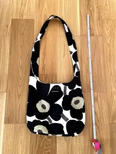 マリメッコ 花柄 ショルダーバッグ　トートバック　黒　白