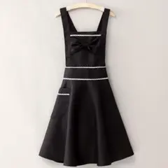 デザインエプロン　リボン付き　ポケット付き　黒　フレア　ウエストシェイプ