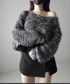 オフショルダー長袖セーター フラッフィーメランジルーズシャギーニット