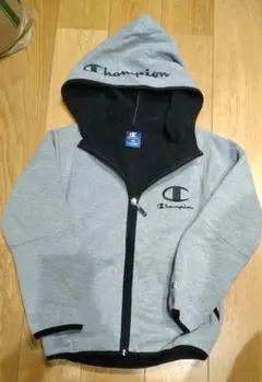 Champion グレー フルジップパーカー１３０センチ