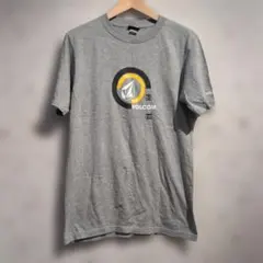 VOLCOM センターロゴ プリント Tee オールドサーフ - メルカリ