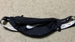 Nike ボディバッグ 黒 スウッシュロゴ