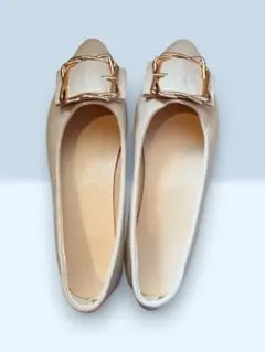 ベージュ ゴールドバックル フラットパンプス 40（約25cm）ほぼ未使用