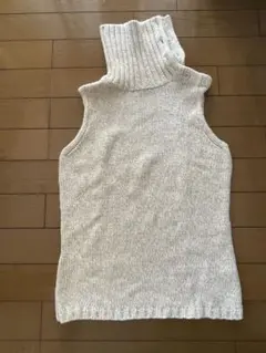 GAP アイボリー ノースリーブタートルネックのサムネイル