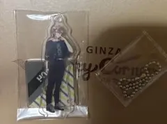 カラフルピーチ　アクリルキーホルダー　うり