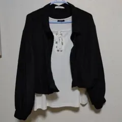 黒の長袖ボレロと白のタンクトップセット
