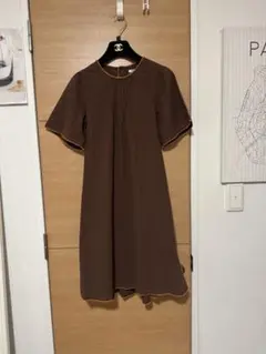 ブラウン 半袖 バックシャンワンピース ボタン付き　美品のサムネイル