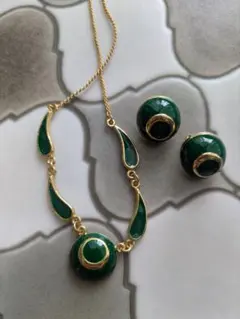 昭和レトロ グリーン・ゴールド ネックレス・イヤリングセット