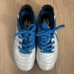 umbro フットサルシューズ シルバー/ブルー