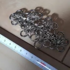 銀色　バレッタ