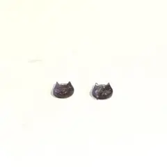 No.3989 小ぶり小さい猫　レジンハンドメイドピアス
