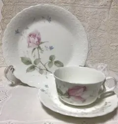 お値下げ‼️ナルミボーンチャイナ・カップ&ソーサー、ケーキプレートトリオセット