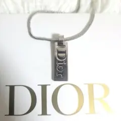 大人気、クリスチャンディオール　ネックレス　プレート　シルバー