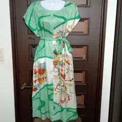 美品、振袖着物リメイク絞り生地、正絹、身幅60センチ、ウエストリボン付き