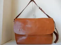 本革☆MANO FECE(マノフェス)☆A4対応☆☆ショルダーバッグ ブラウン