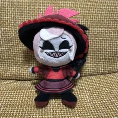 美品【ハズビン・ホテルへようこそ】おすわりマスコット~ロージー~③