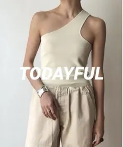 【美品】TODAYFUL オフショルダーニットタンクトップ　ホワイトのサムネイル
